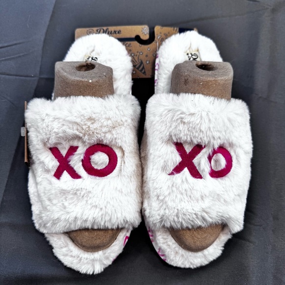 Dearfoams Slip-On Furry Plush XO Slippers L (9/10) Ivory Pink New in packaging - Picture 1 of 9